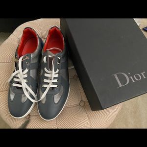 Dior sneaker Men’s-left shoes size 42 - right  40
